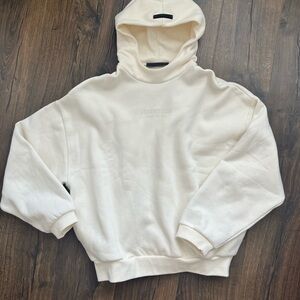 Essentials Fear of God men’s size small cream sweatshirt.